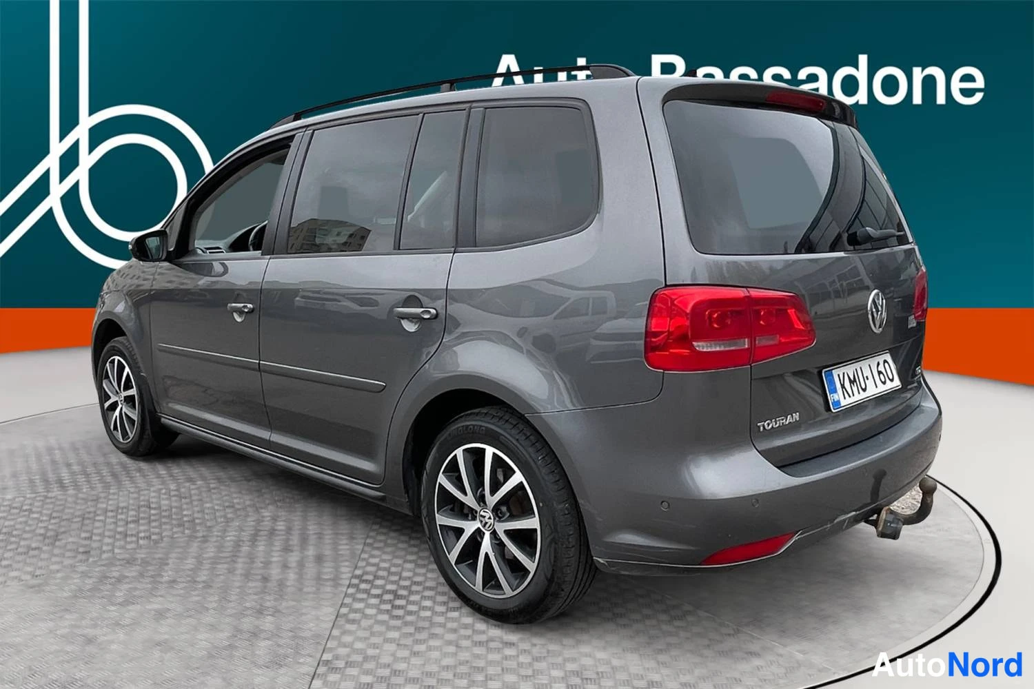 Harmaa Volkswagen Touran 2014, takaviisto, kuva 6