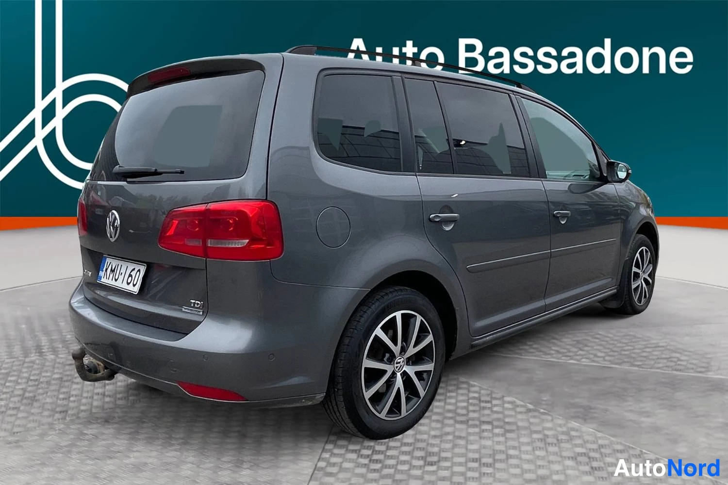 Harmaa Volkswagen Touran 2014, takaviisto, kuva 7