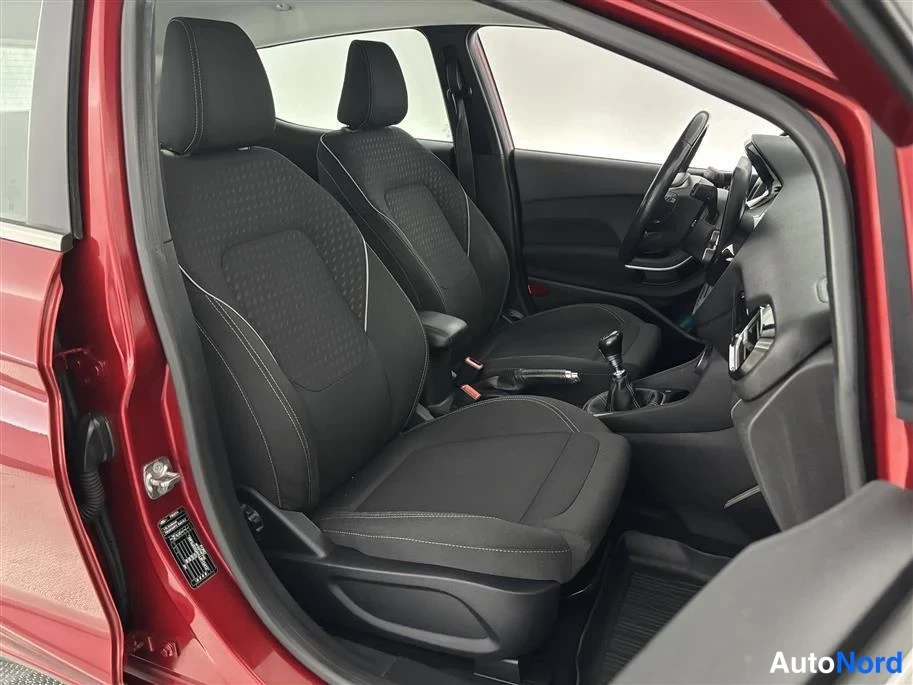 Red Ford Fiesta 2019, front seats, photo 17