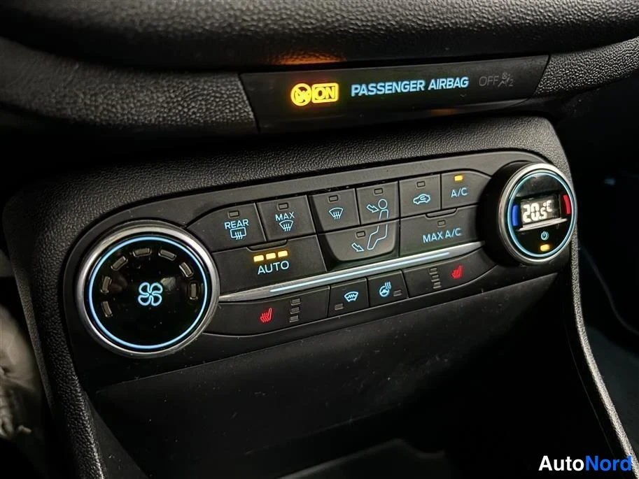 Red Ford Fiesta 2019, detail, photo 22