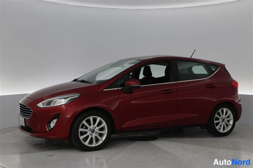 Red Ford Fiesta 2019, front three-quarter, nose to the left, photo 4
