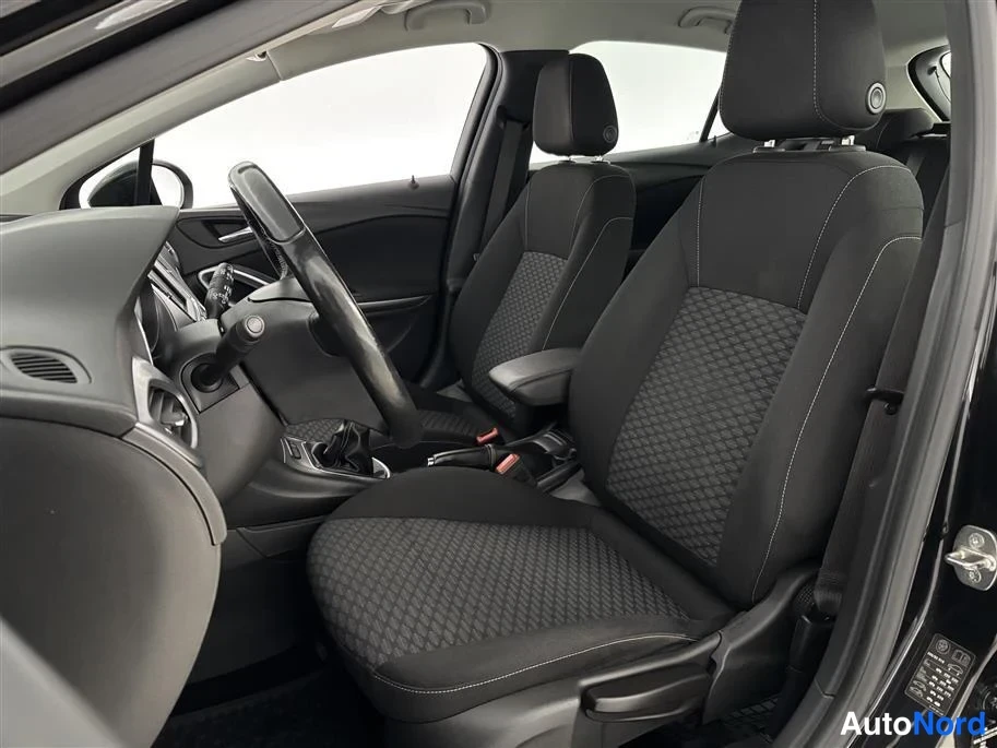 Black Opel Astra 2017, front seats, photo 15