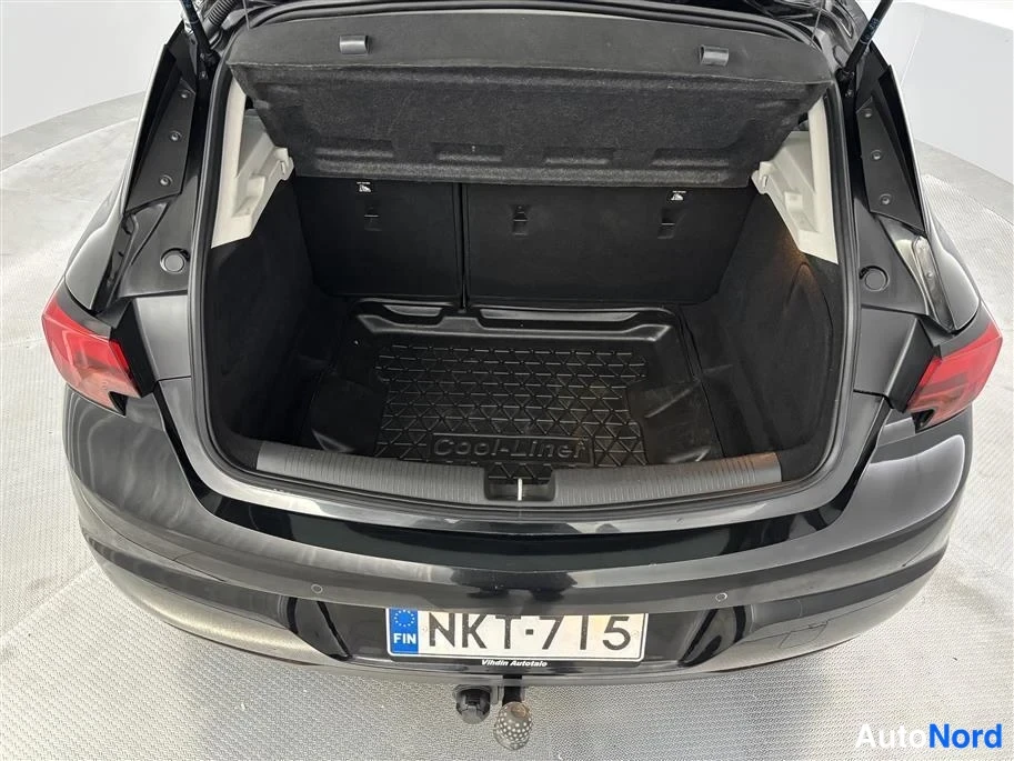 Black Opel Astra 2017, boot, photo 19