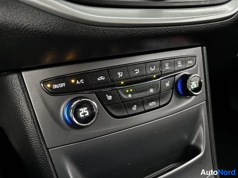Black Opel Astra 2017, detail, photo 22