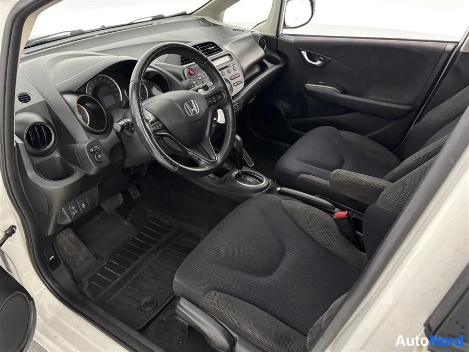 White Honda Jazz 2014, cockpit, photo 12