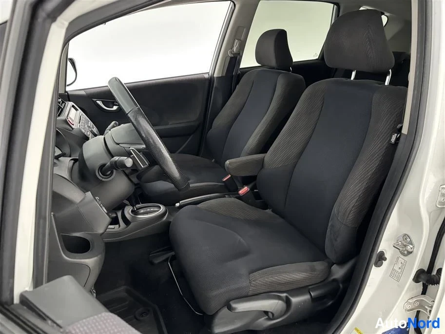White Honda Jazz 2014, front seats, photo 15