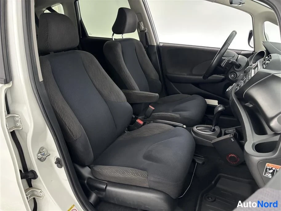 White Honda Jazz 2014, front seats, photo 16