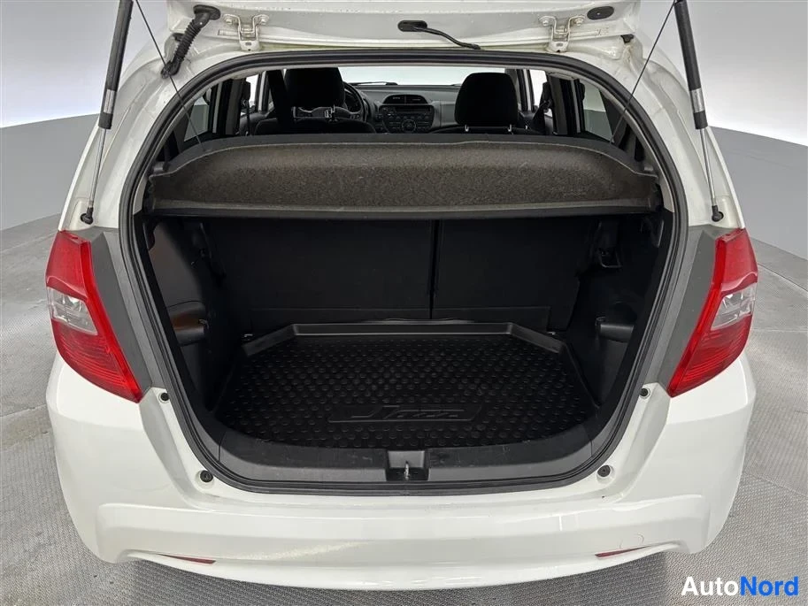White Honda Jazz 2014, boot, photo 19