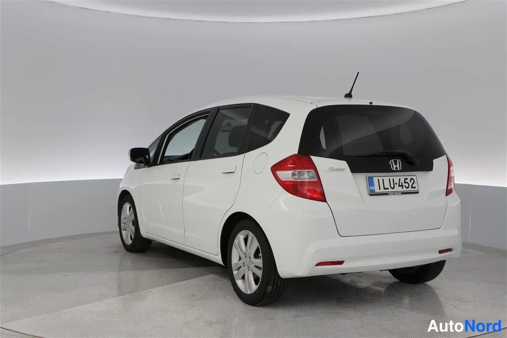 White Honda Jazz 2014, rear three-quarter, photo 8