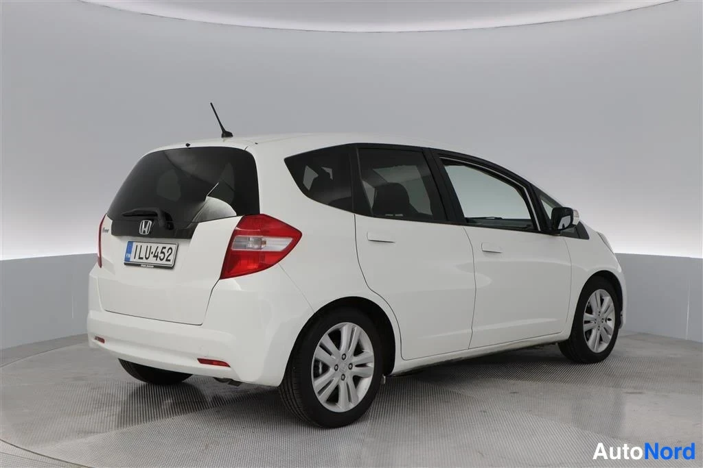 White Honda Jazz 2014, rear three-quarter, photo 9