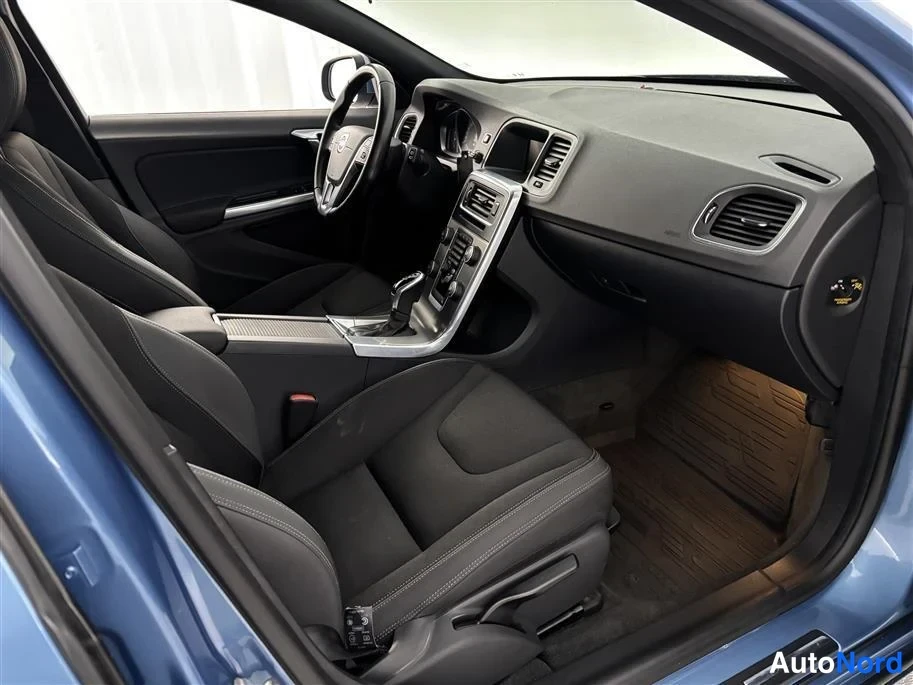 Blue Volvo V60 2014, cockpit, photo 11