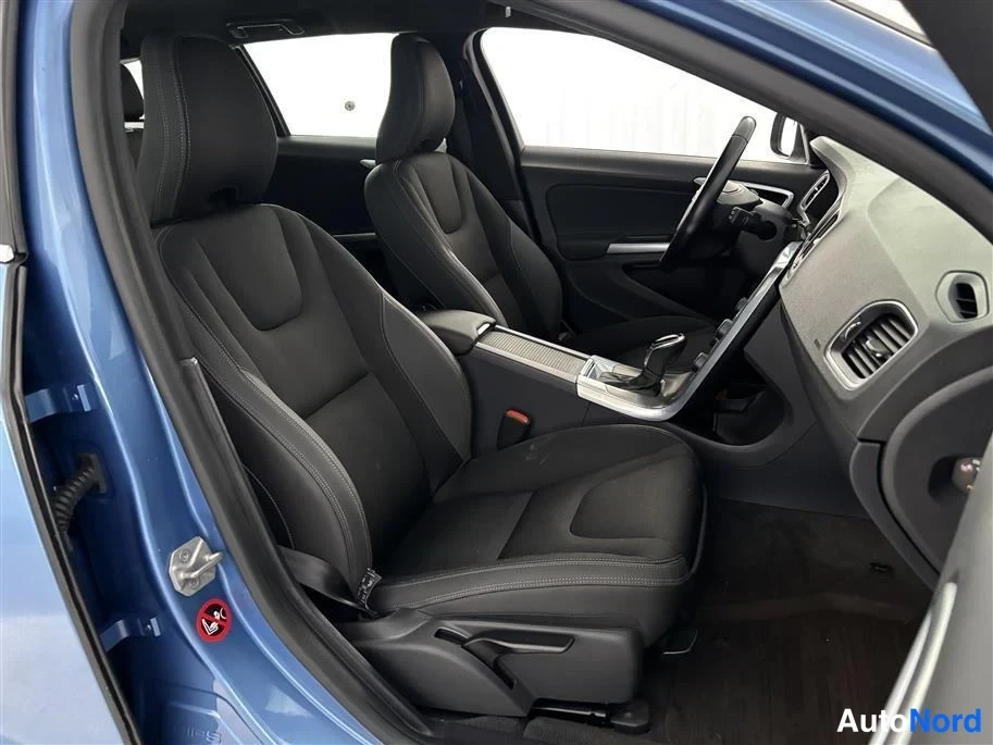 Blue Volvo V60 2014, front seats, photo 13