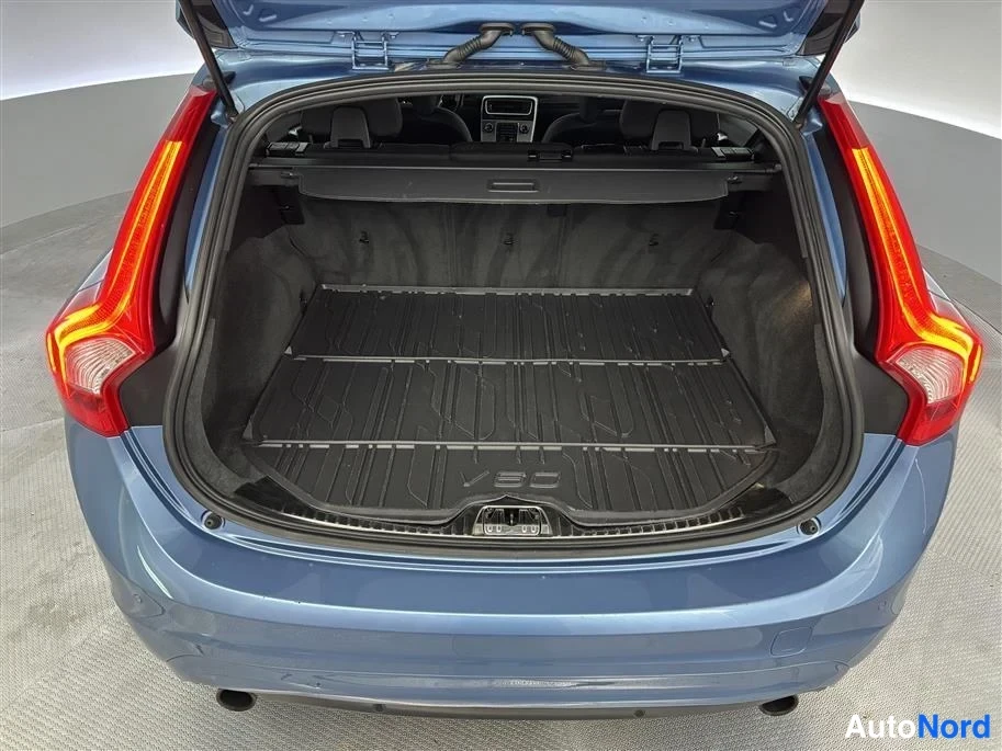 Blue Volvo V60 2014, boot, photo 16