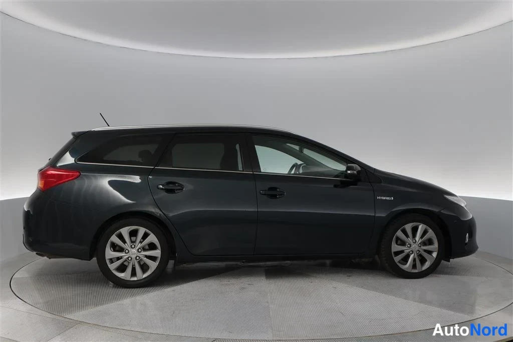 Blue Toyota Auris 2015, side, photo 9