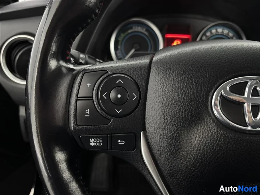 Blue Toyota Auris 2015, detail, photo 27