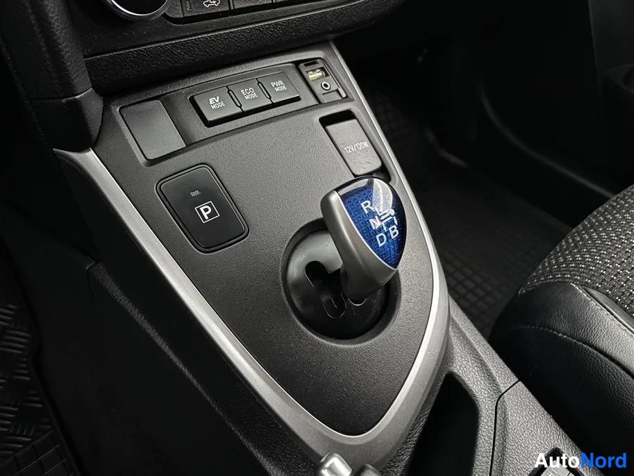 Blue Toyota Auris 2015, detail, photo 33