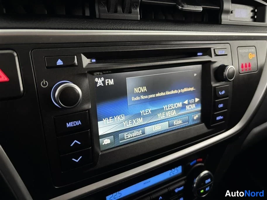 Blue Toyota Auris 2015, detail, photo 29