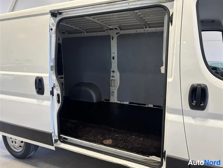 White Citroen Jumper 2020, boot, photo 11