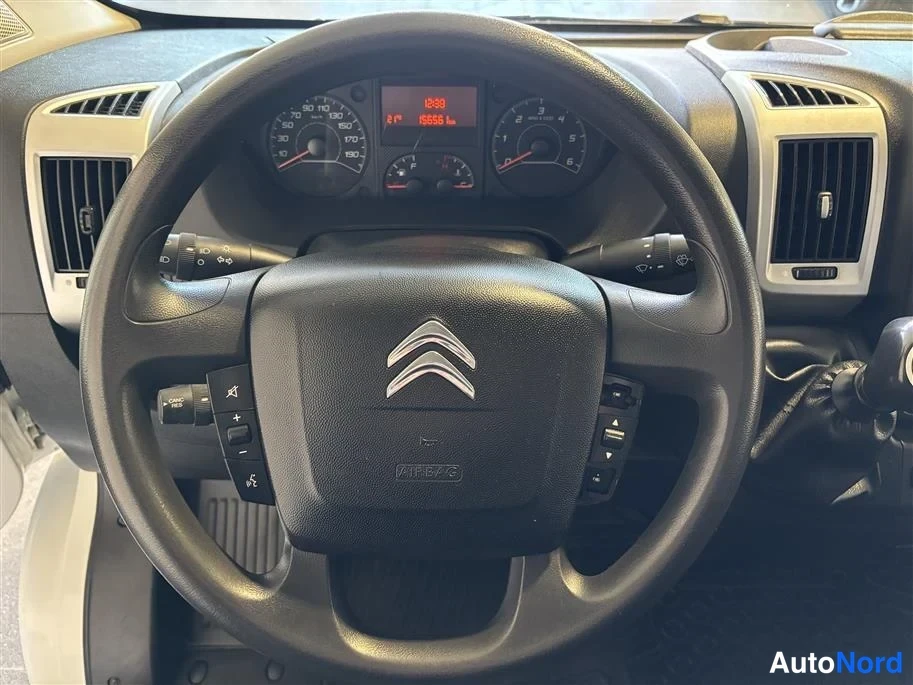 White Citroen Jumper 2020, detail, photo 12