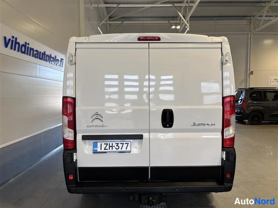 White Citroen Jumper 2020, rear, photo 5