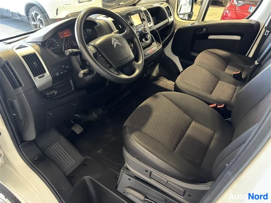 White Citroen Jumper 2020, cockpit, photo 6