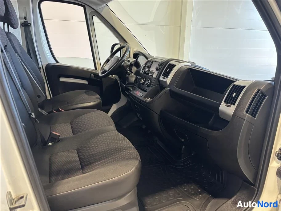 White Citroen Jumper 2020, cockpit, photo 7
