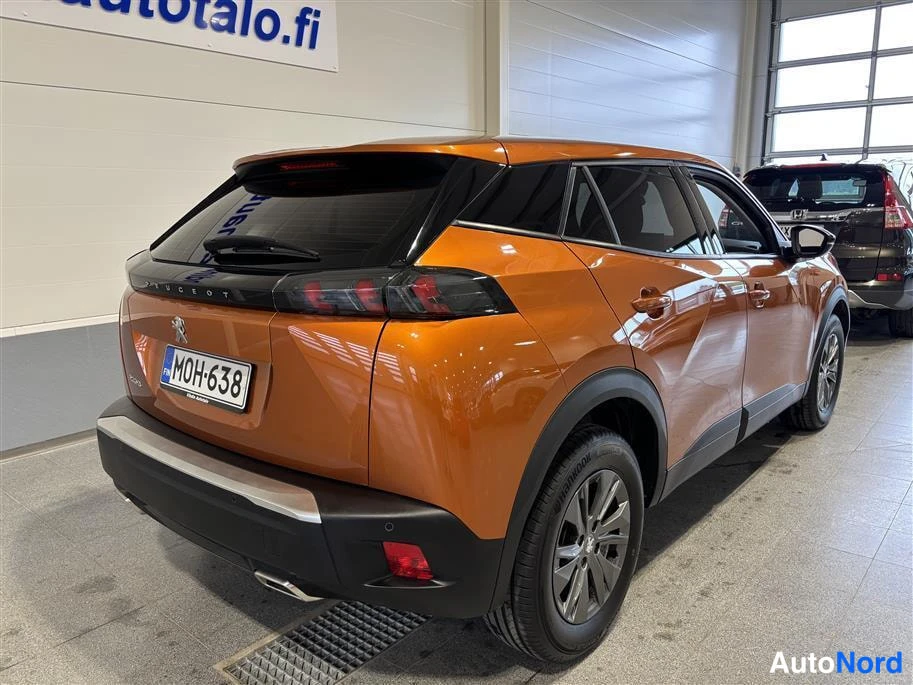 Orange Peugeot 2008 2022, rear three-quarter, photo 4