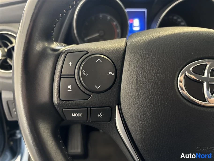 Blue Toyota Auris 2016, detail, photo 24