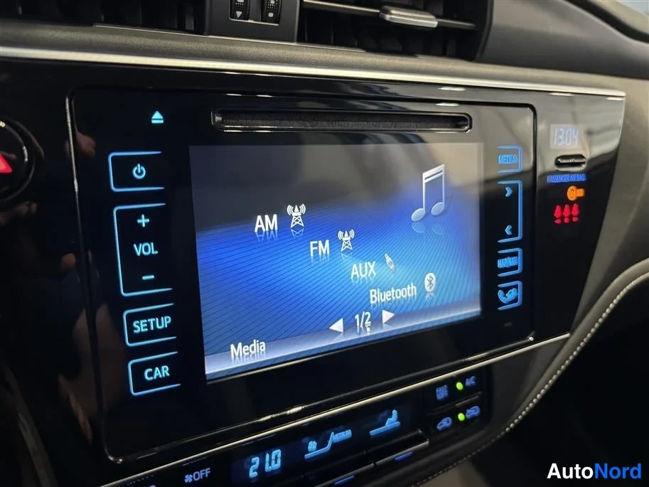 Blue Toyota Auris 2016, detail, photo 19