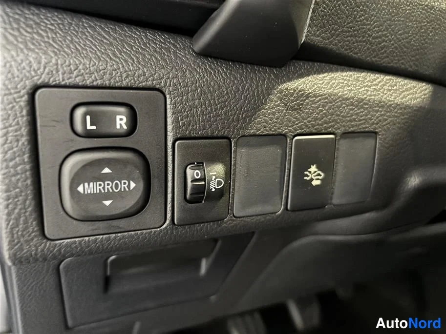 Blue Toyota Auris 2016, detail, photo 23