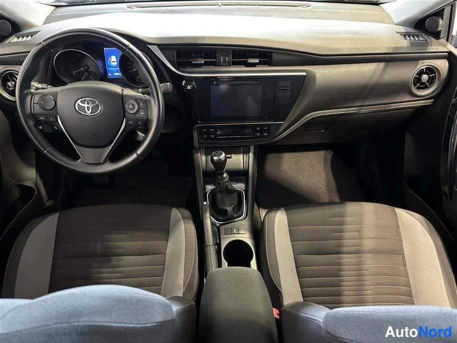 Blue Toyota Auris 2016, cockpit, photo 7