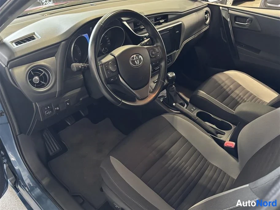 Blue Toyota Auris 2016, cockpit, photo 8