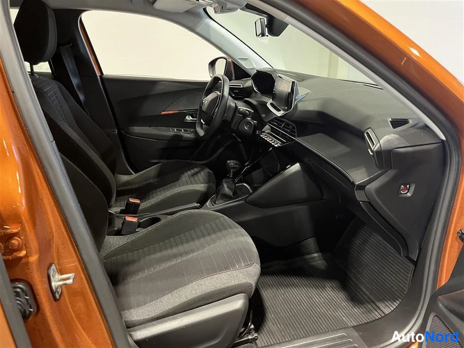 Orange Peugeot 2008 2021, cockpit, photo 10