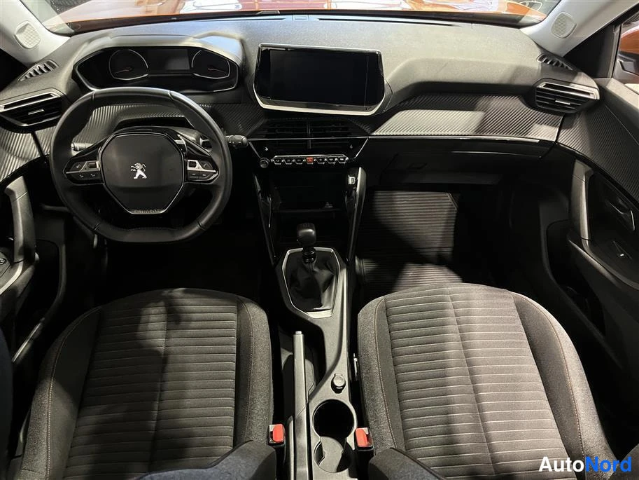 Orange Peugeot 2008 2021, cockpit, photo 8