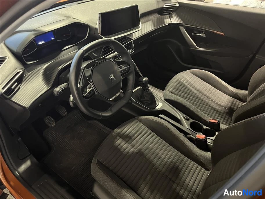 Orange Peugeot 2008 2021, cockpit, photo 9
