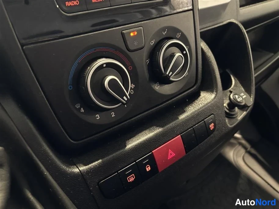 White Citroen Jumper 2023, detail, photo 16