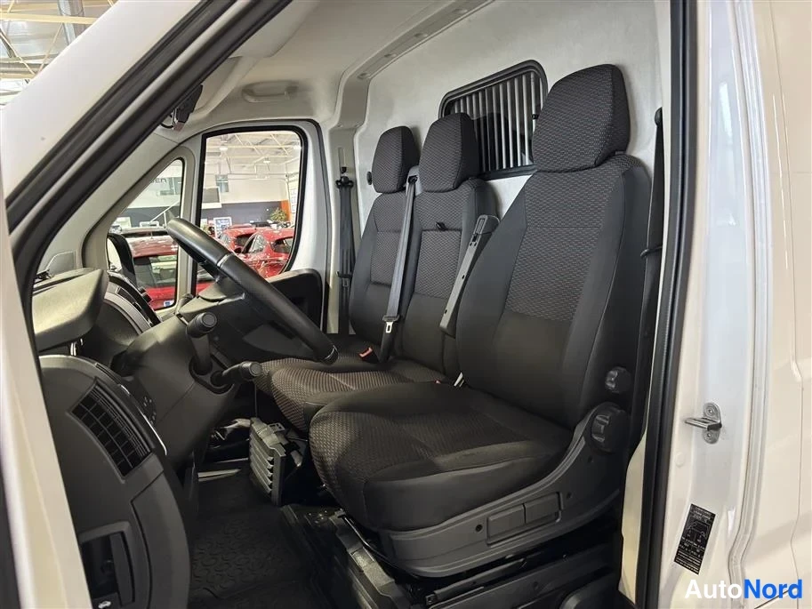 White Citroen Jumper 2023, front seats, photo 9