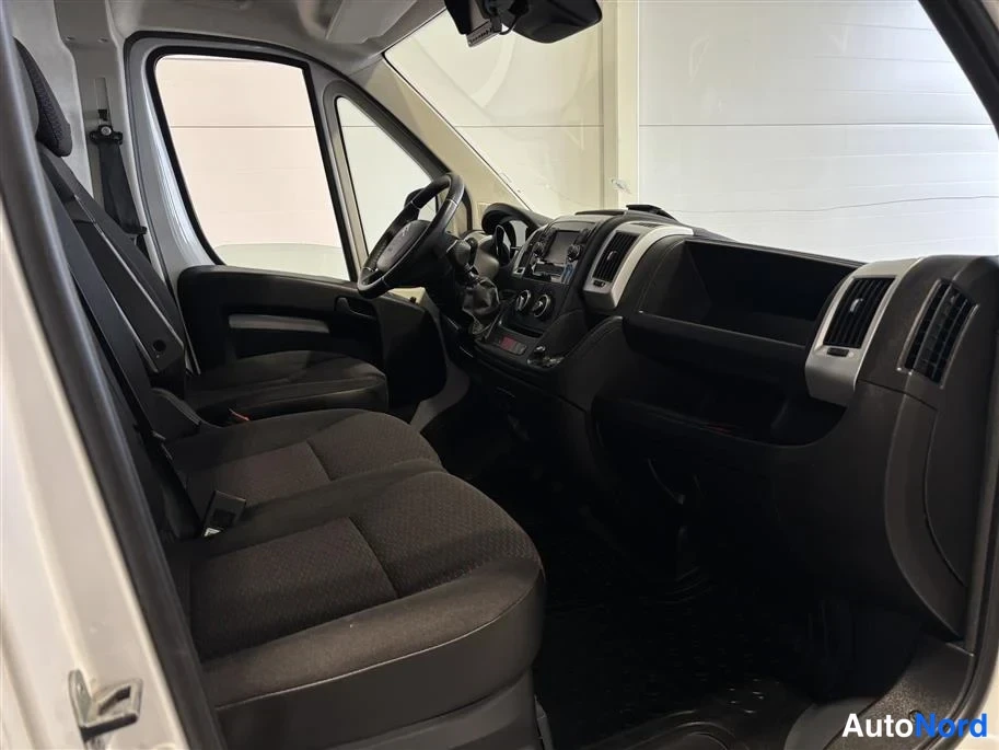 White Citroen Jumper 2023, cockpit, photo 7