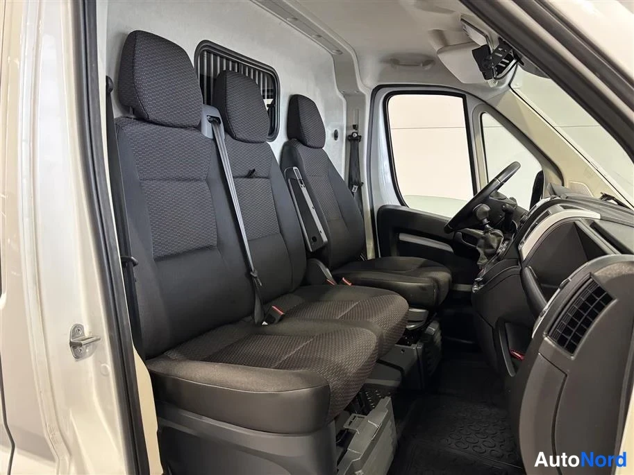 White Citroen Jumper 2023, front seats, photo 10
