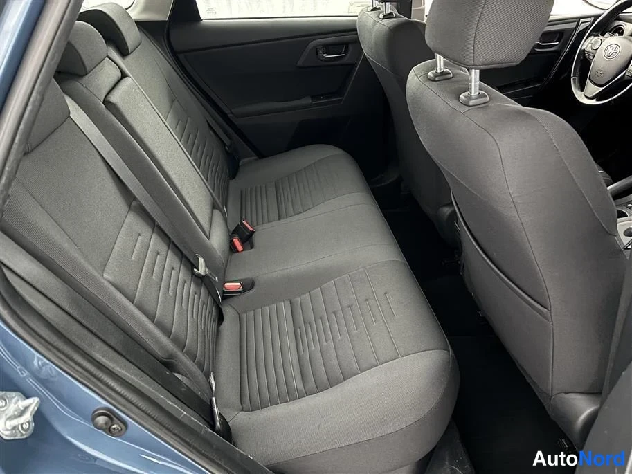 Green Toyota Auris 2018, rear seats, photo 15