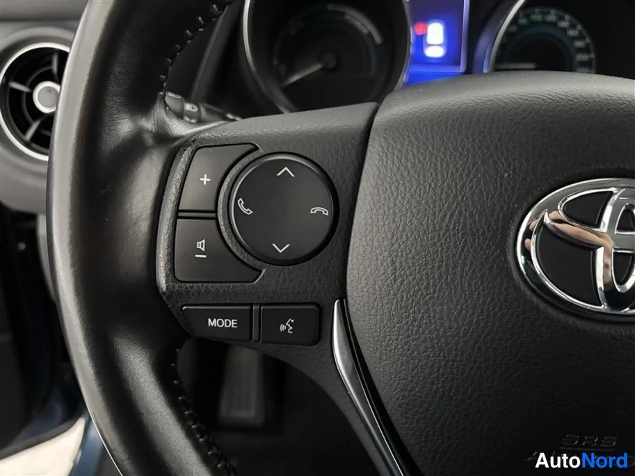 Green Toyota Auris 2018, detail, photo 18