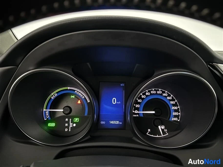 Green Toyota Auris 2018, detail, photo 26