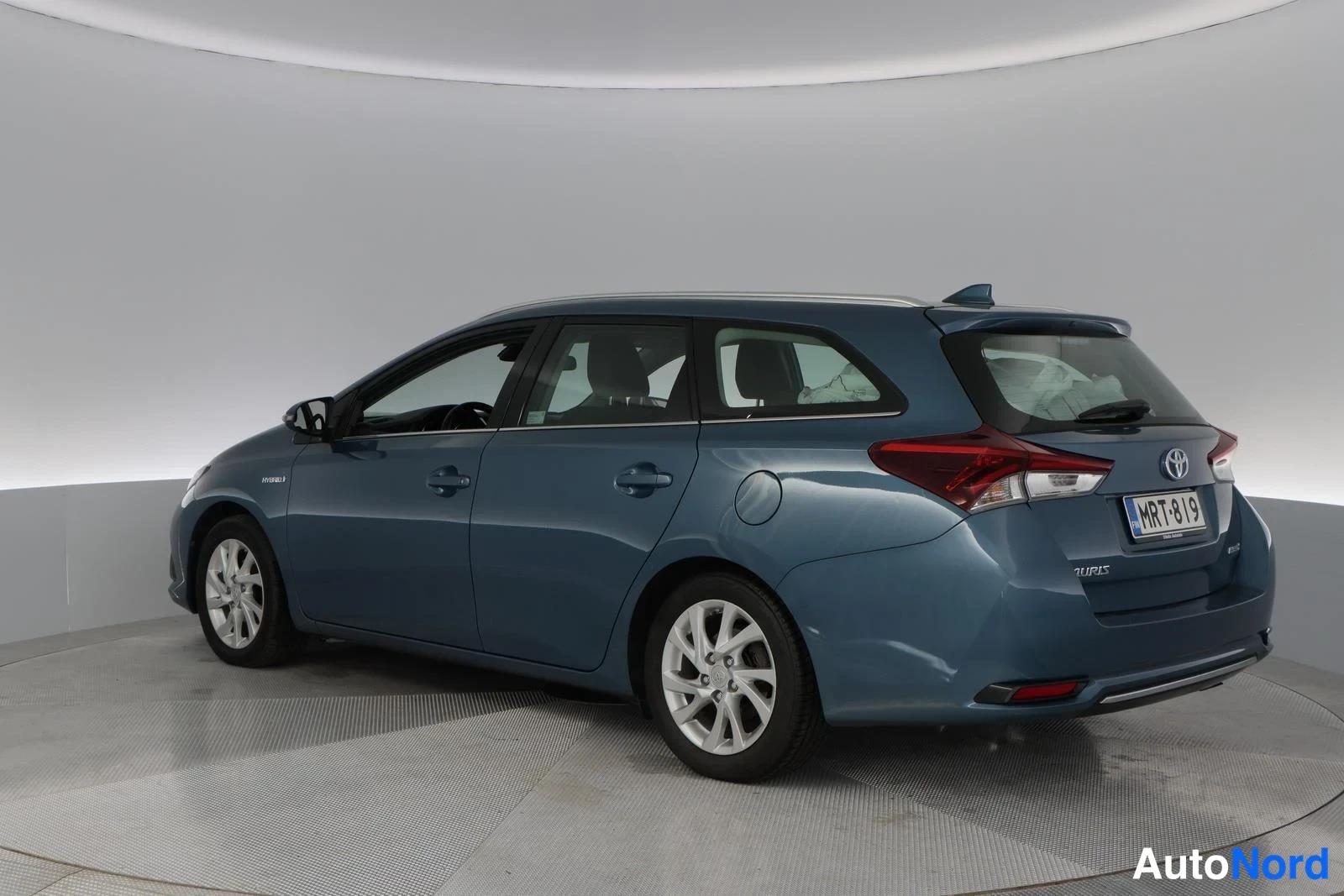 Green Toyota Auris 2018, rear three-quarter, photo 7