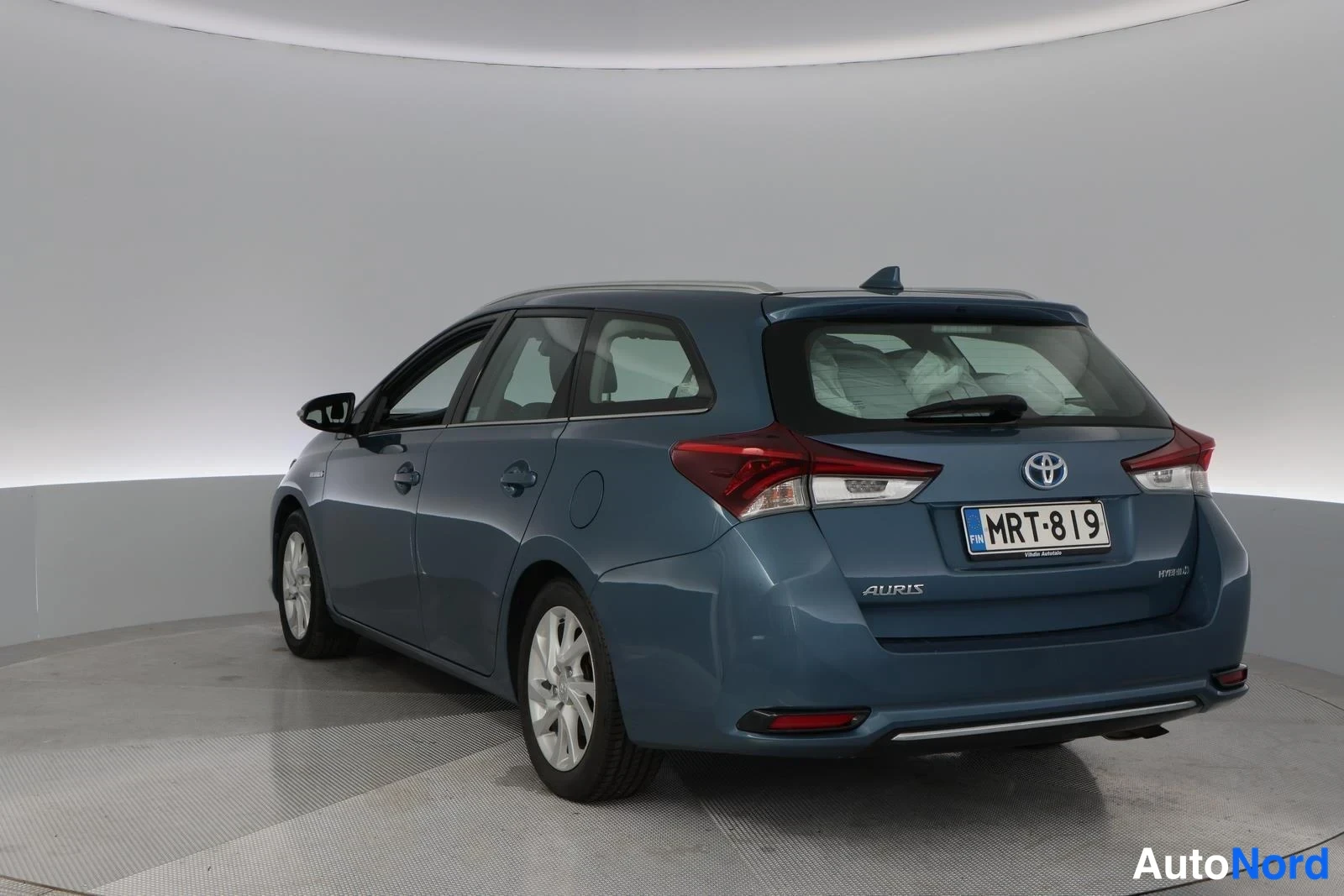 Green Toyota Auris 2018, rear three-quarter, photo 8