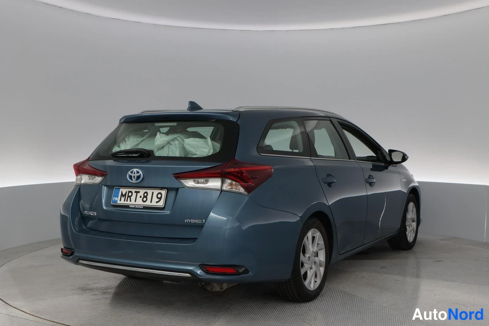 Green Toyota Auris 2018, rear three-quarter, photo 5