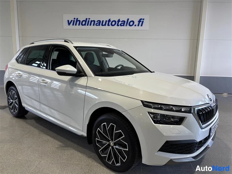 White Skoda Kamiq 2019, front three-quarter, nose to the right, photo 2