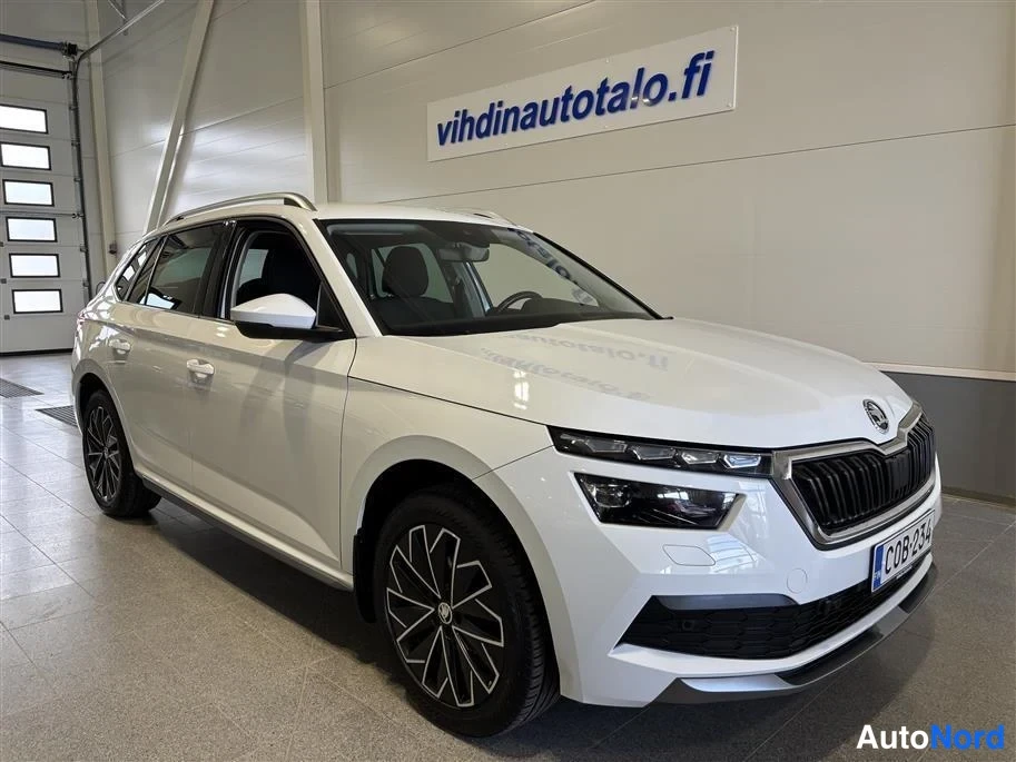 White Skoda Kamiq 2019, front three-quarter, nose to the right, photo 3