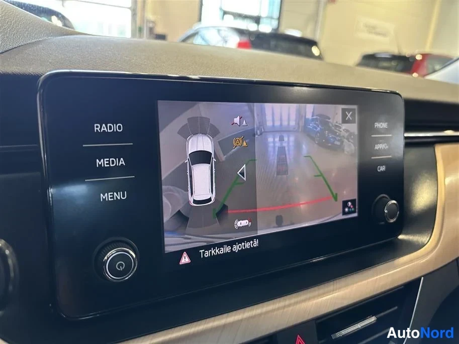White Skoda Kamiq 2019, cockpit, photo 11