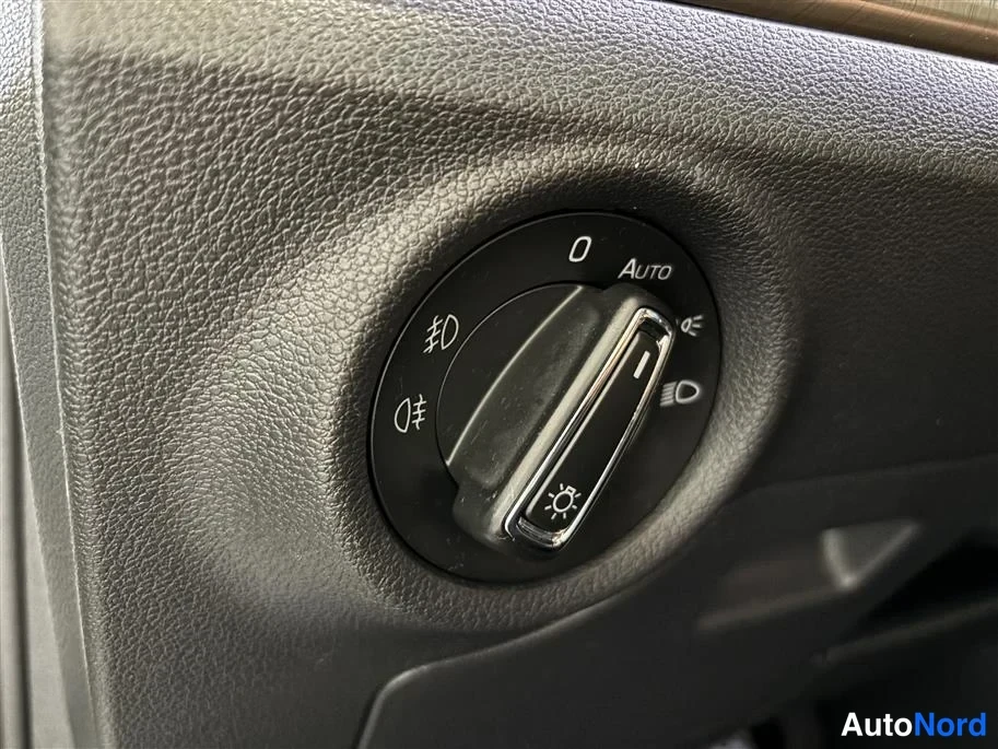 White Skoda Kamiq 2019, detail, photo 26
