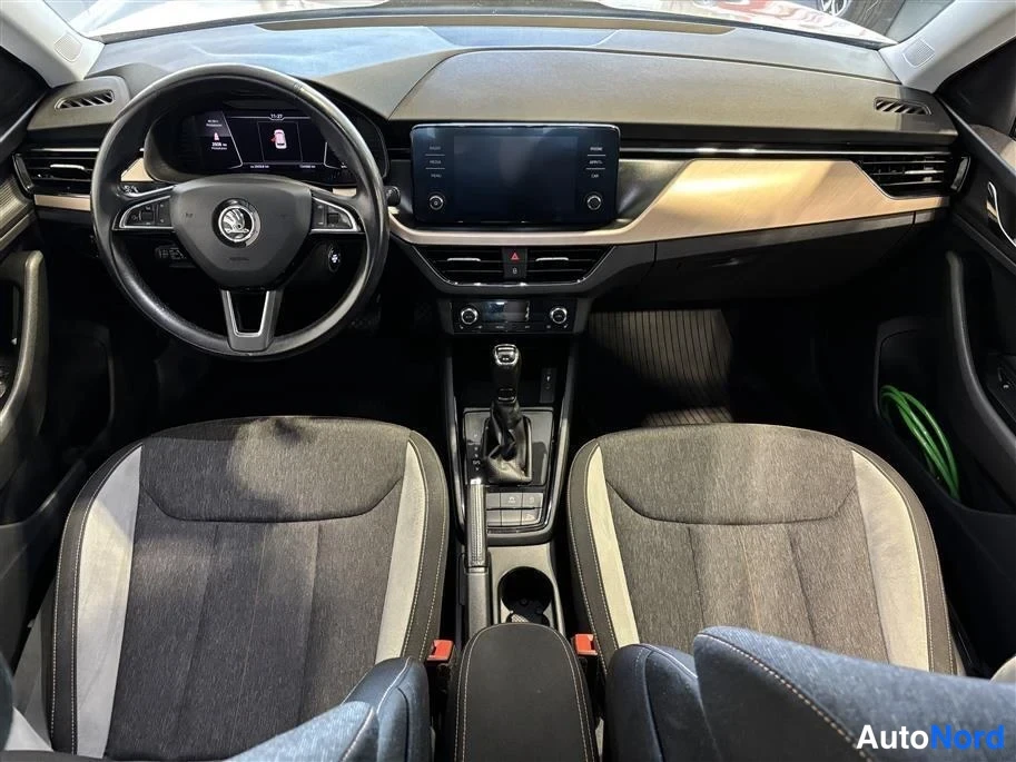 White Skoda Kamiq 2019, cockpit, photo 7